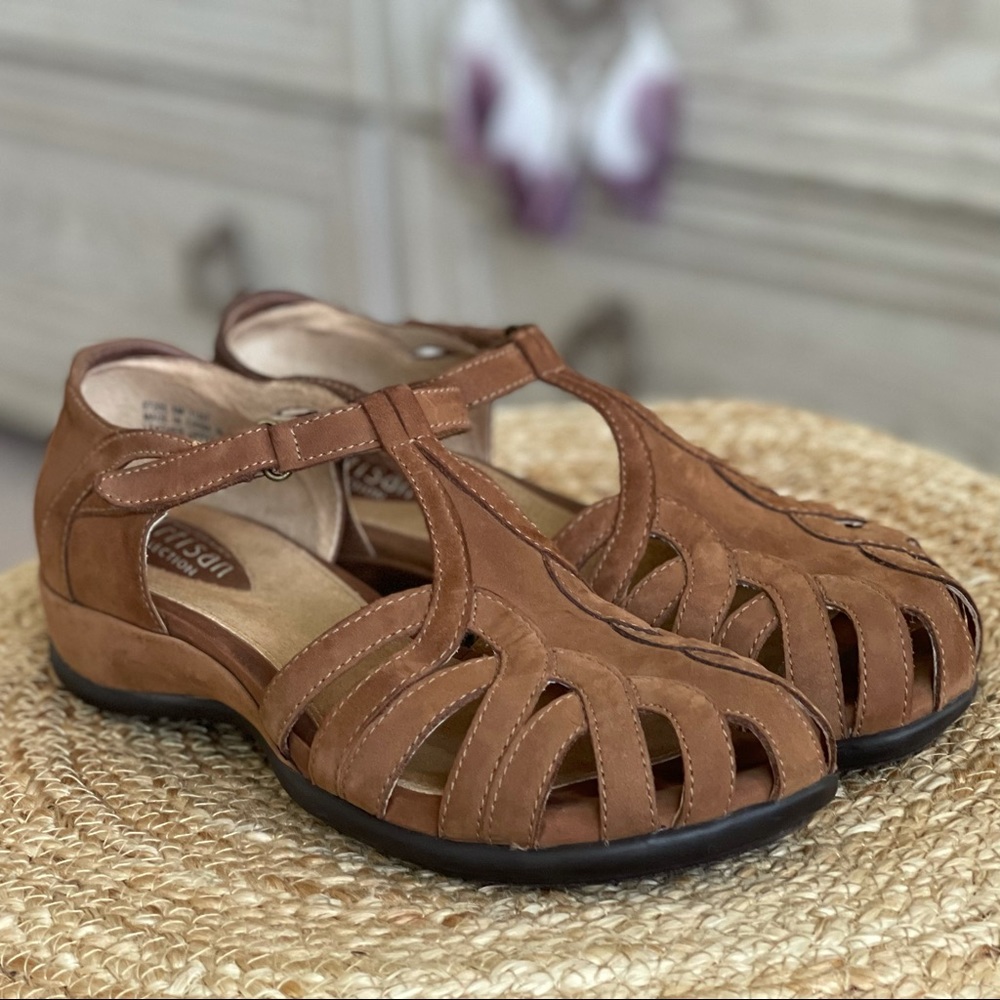 W’s Clarks Artisan T-Strap Suede Latigo Sandals